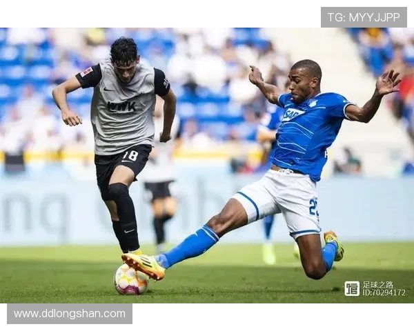 足球明星膝盖受伤后艰难康复之路重返赛场的励志故事